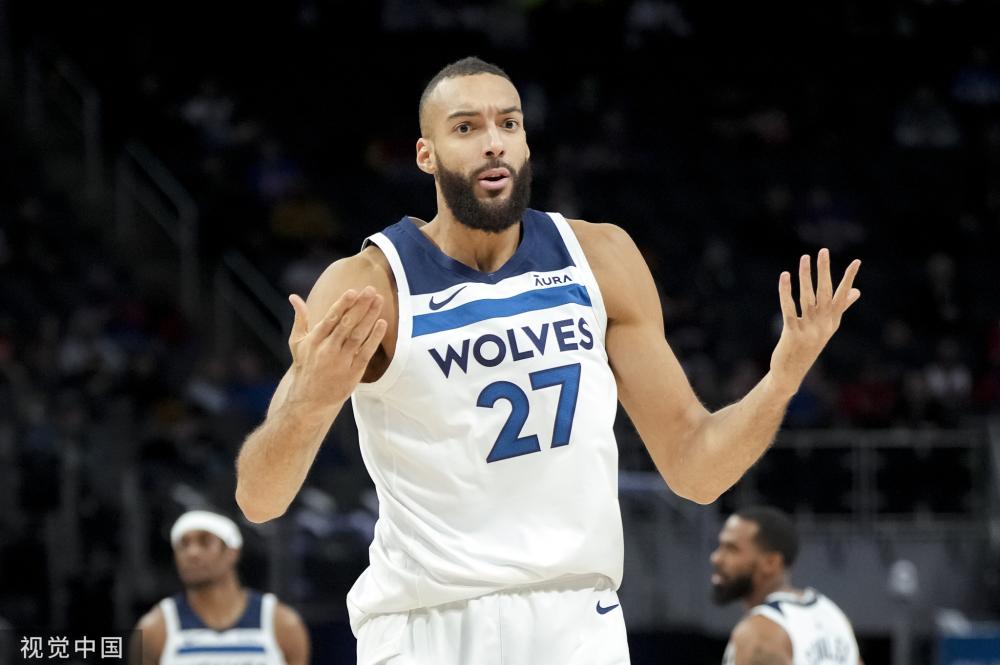 女子足球在 女子足球在